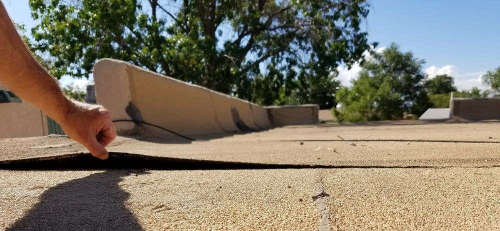 Losliggend dakleer op plat dak in Ede